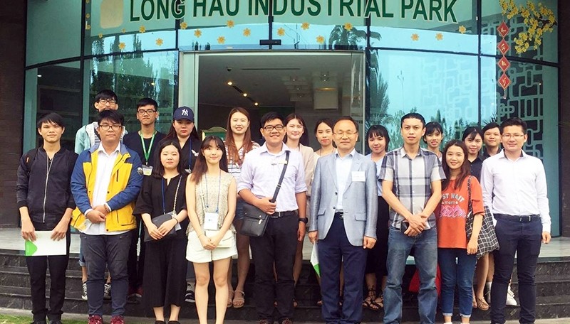 Đoàn sinh viên Hàn Quốc tham quan KCN Long Hậu