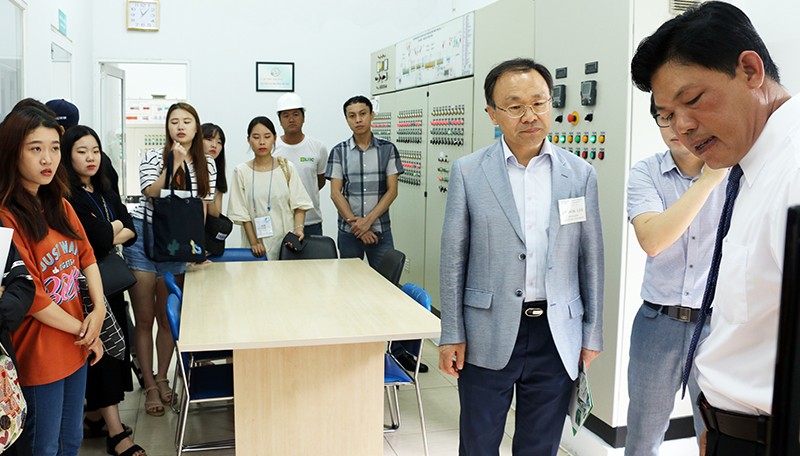 Đoàn sinh viên Hàn Quốc tham quan KCN Long Hậu