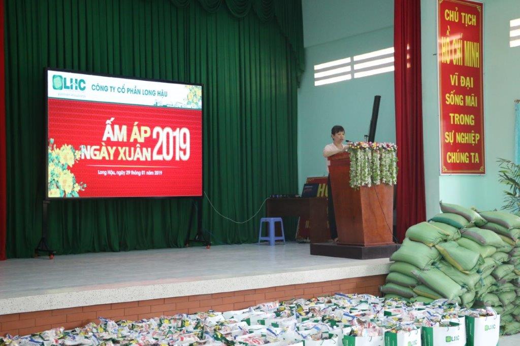 Trao tặng nhà tình nghĩa và Chương trình trao quà Tết “Ấm Áp Ngày Xuân 2019" tại xã Long Hậu
